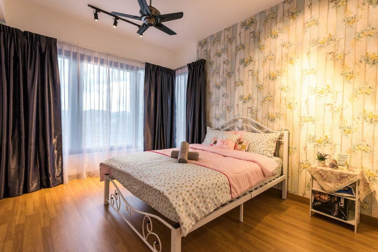 Love Come Home @ Sea View Suite 3Br For 10 Pax George Town Exterior photo